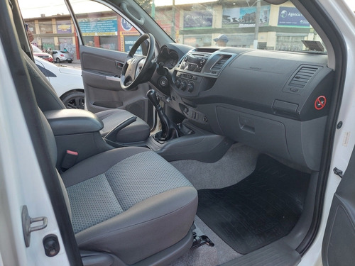 Imagen 5 de 10 de Toyota Hilux 2014 3.0 Cd Sr 171cv 4x2 - B3
