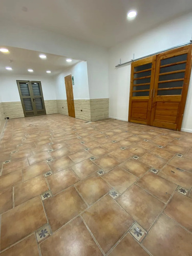 Centro Médico En Arriendo Sector Sur, Próximo A Colegios.