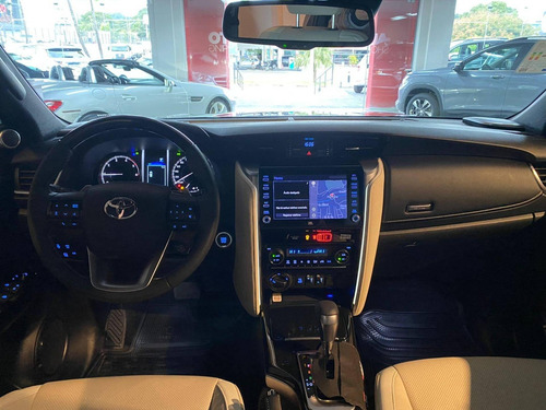 Toyota Hilux SW4 2.8 D-4D TURBO DIESEL DIAMOND 7L 4X4 AUTOMÁTICO