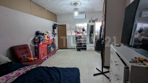 Local Comercial Con Casa Habitación En Venta, Col. Centro, Mazatlán, Sinaloa.
