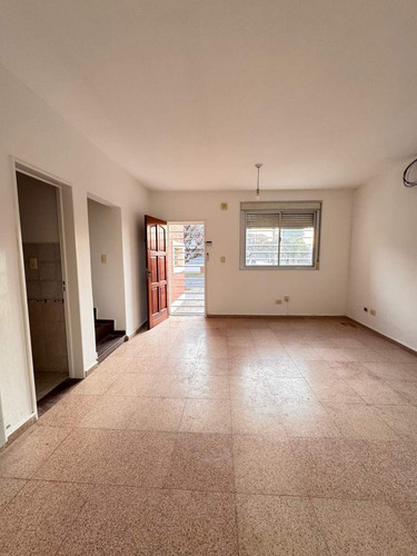 Alquiler Duplex A Metros De Av. Sabattini - 2 Dorm Con Cochera Y Patio - Veni A Verlo!