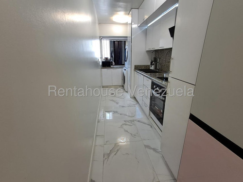 Bello, Moderno, Remodelado, Excelente Vista. 25-24297