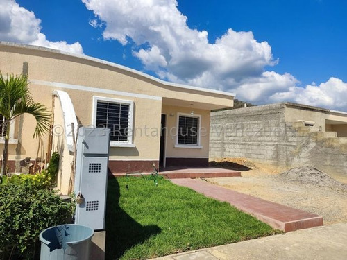 Rafael Gamarra Vende Hermosa Casa Piso De Porcelanato Y Cocina Moderna, Hermoso Jardín, Conjunto Privado, Cuenta Con Vigilancia Las 24 Horas, Áreas De Recreación Y Esparcimiento, Cancha, Parrillera.