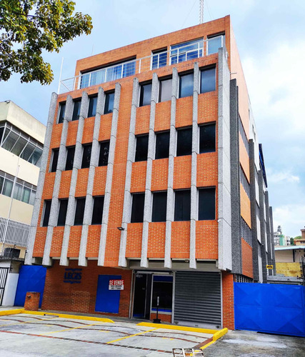 Venta - Edificio De Oficinas.  1.820 Mts2, 4 Plantas + Sotano + Terraza - La Urbina.