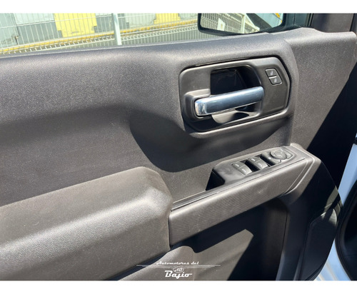 Chevrolet Silverado wt doble cabina 4.3