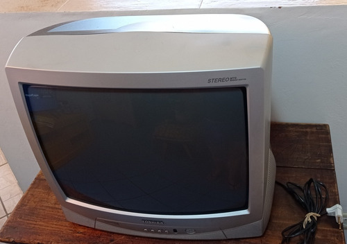 Imagem 2 de 8 de Tv Toshiba Lumina Line Stereo - 20 Funcionando-só Retirada