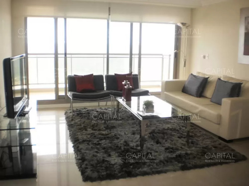 Apartamento En Venta En Edificio De Categoría.