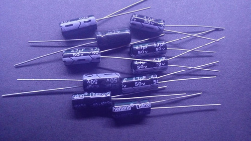 Lote  10 Piezas Capacitor Electrolítico 4.7uf/50v