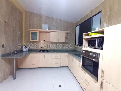 Julio Latouche 24-7529 Casa En Venta Trigal Sur Valencia, Amplia, Cómoda, Totalmente Re-modelada, Tanque Subterráneo