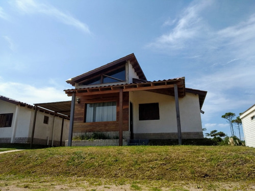 Imagen 2 de 14 de Complejo En Venta 3 Casas + 2 En Proceso - Punta Del Diablo