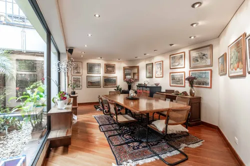 Casa En Venta En Los Rosales. Cod V8293