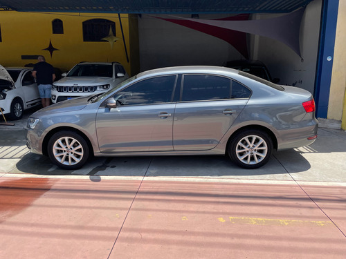 Volkswagen Jetta 2.0 Comfortline Flex 4p Automática
