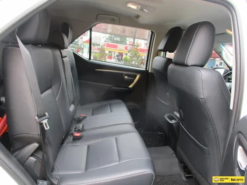 Toyota Fortuner Black Edition 4x2 2.4cc At Aa