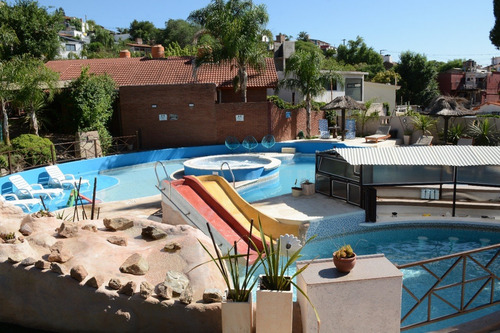 Imagen 12 de 29 de Vendo Complejo De 11 Cabañas En Villa Carlos Paz, A 9 Cdras Ctro Y 3 Del Río, Gym, Spa, Restobar, 4 Piscinas, Jacuzzi Climatizado, Hidromasaje, Toboganes Acuáticos, Gruta, Barras