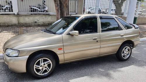 Escort 4p