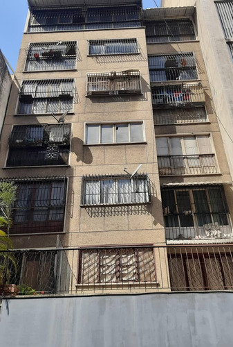 Oportunidad De Inversion!! Por  18.000,00 Dolarés Vendo Apartamento En La Av. Fuerzas Armadas Centro De Caracas