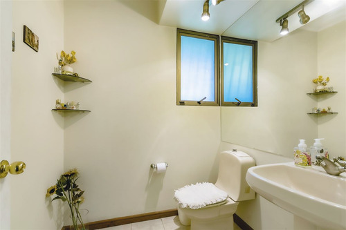 Casa Esquina, Gran Terreno, Excelente Ubicación E Inversión.