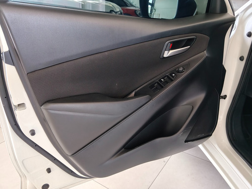 Mazda 2 1.5 Touring Sedan
