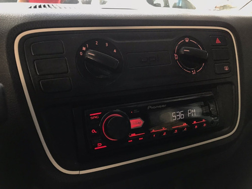 Imagem 3 de 8 de Volkswagen Up 1.0 Take 2015