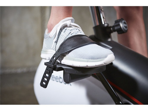 Imagen 10 de 11 de Bicicleta fija Reebok Jet 100 tradicional color blanco y negro