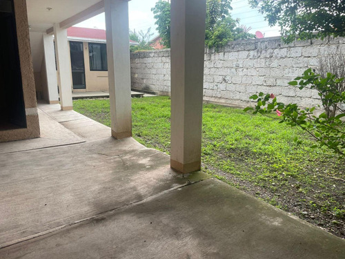 Casa En Venta En Villas De Irapuato, Irapuato, Gto.