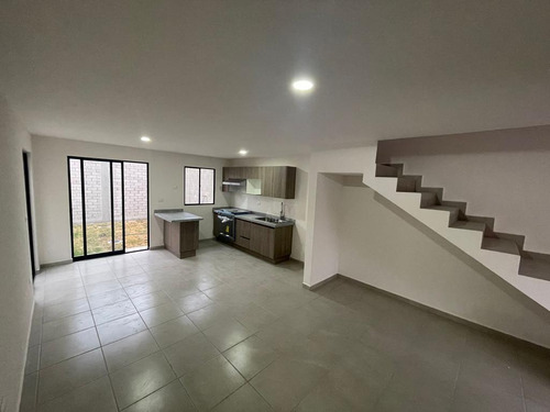 Casa En Venta En Capital Sur, Vive Con Calidad De Vida. Tu H