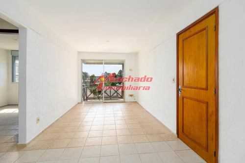 Apartamento En Venta, 2 Dormitorios, 1 Baño.