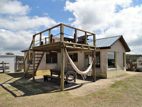 La Cruz Del Diablo En Punta Del Diablo