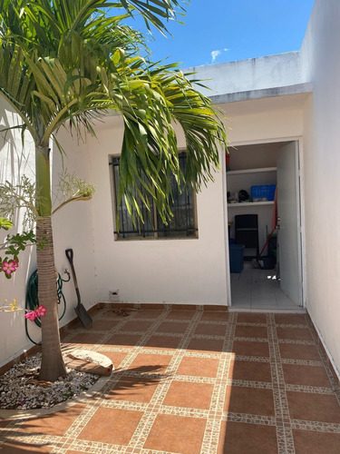 ¡casa Amueblada En Esquina Con Paneles Solares En Las Américas, Mérida!
