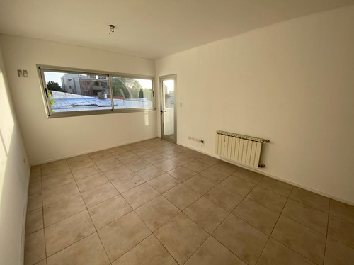 Departamento De 2 Ambientes En Calle 3 E/ 37 Y 38