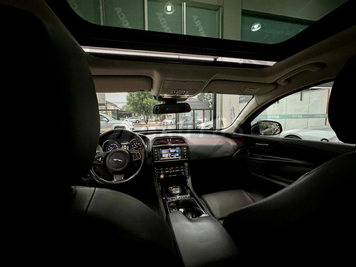 Jaguar XE 2.0 Pure
