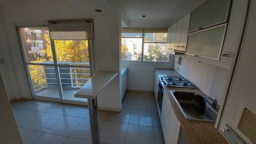 Imagen 6 de 10 de Departamento A La Calle Con Balcon Y Cochera En Venta En Mar Del Plata
