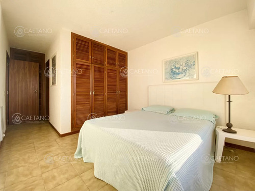 Venta Apartamento 3 Dormitorios, Piso Alto, Torre Tradicional En Punta Del Este