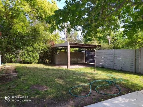 Casa En Alquiler De 3 Dormitorios C/ Cochera En Pinares