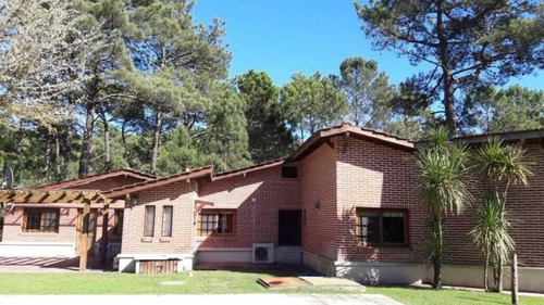 Casa  En Alquiler Temporario 4 Dormitorios En Carilo, Costa Atlántica, Buenos Aires