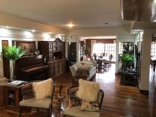 Merolla Vende | Hermosa Casa De Seis Ambientes En Parque Patricios Usd 550.000