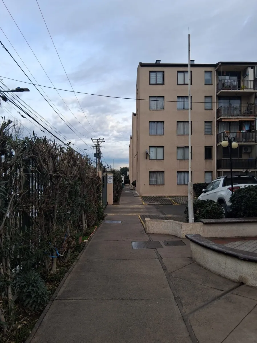 Imagen 2 de 9 de Departamento En Arriendo. Comodo Y Seguro Para Vivir.