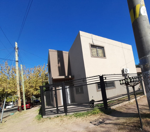 Hermosa Casa Minimalista En Venta. Ituzaingo Norte