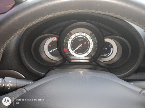 Imagem 8 de 10 de Citroen C3 Picasso 1.5 Flex