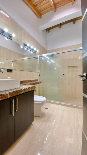 Imagen 11 de 13 de Casa Avenida Ferrero Tamayo, Urbanización Santísimo Salvador