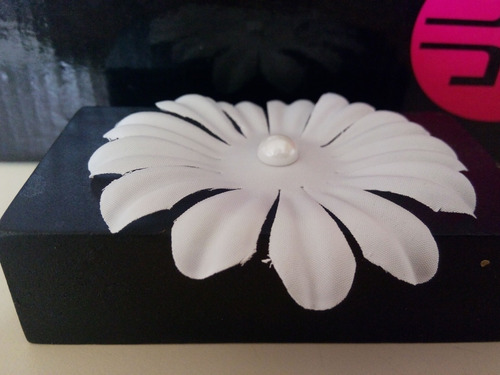 Imagen 2 de 3 de Flores De Tela Blanca Con Media Perla. Lea Antes De Ofertar!