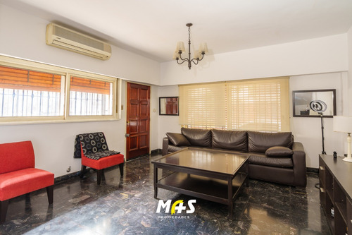 Villa Del Parque. Casa En Venta 5 Amb. Gge. Quincho Impecable!