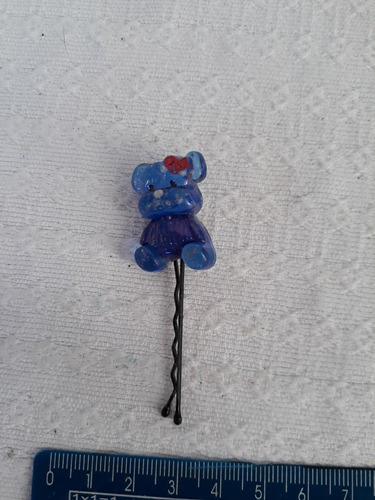 Grampo De Cabelo Com Um Ursinho Azul De Enfeite Colado  2896