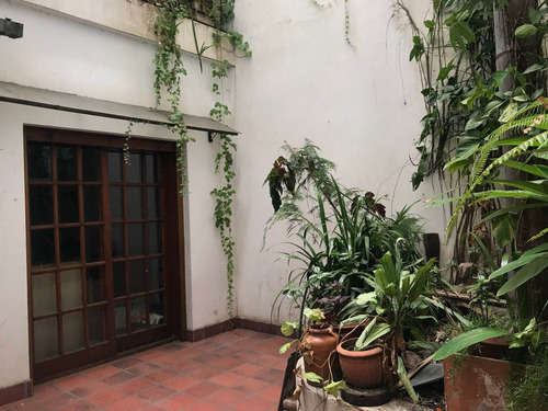 Imagen 9 de 25 de Casa En Lote Propio, Pb + 2 Pisos - Chalet Cochera