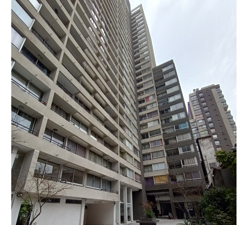 Dpto. 1 Dorm / 1 Baño / Calle Mario Kreutzberger, Santiago.