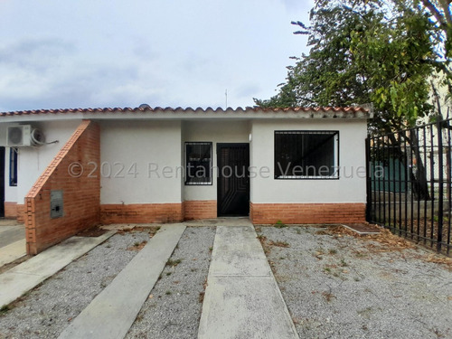 Comoda Casa En Obra Gris, Con Todo El Material Para Culminar A Su Gusto