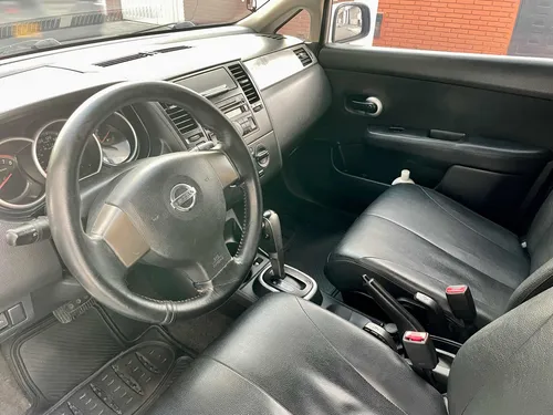 Nissan Tiida 1.8 Premium 5 p