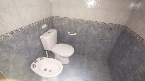 Imagen 9 de 20 de Casa Con Parque En Calle Gluck