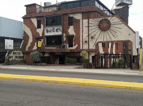 Venta De Hotel O Edificio Para Desarrollar Clinica, Instituto Educativo En La Av. La Limpia Maracaibo