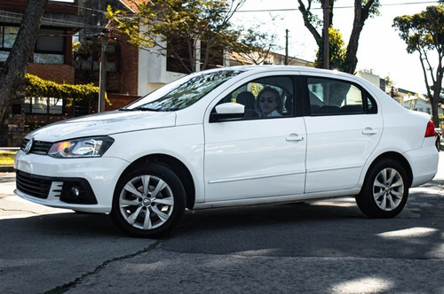 Volkswagen Gol Sedan Confort - Motorland Permuto / Financio